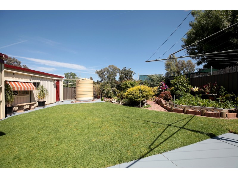 34 Fairbairn Cr, Kooringal NSW 2650