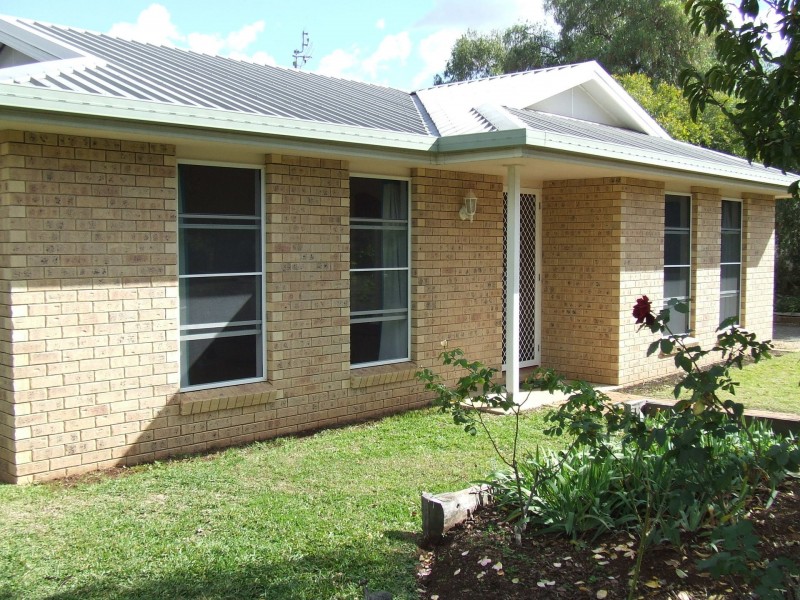 17 Lake Drive, Meringandan QLD 4352