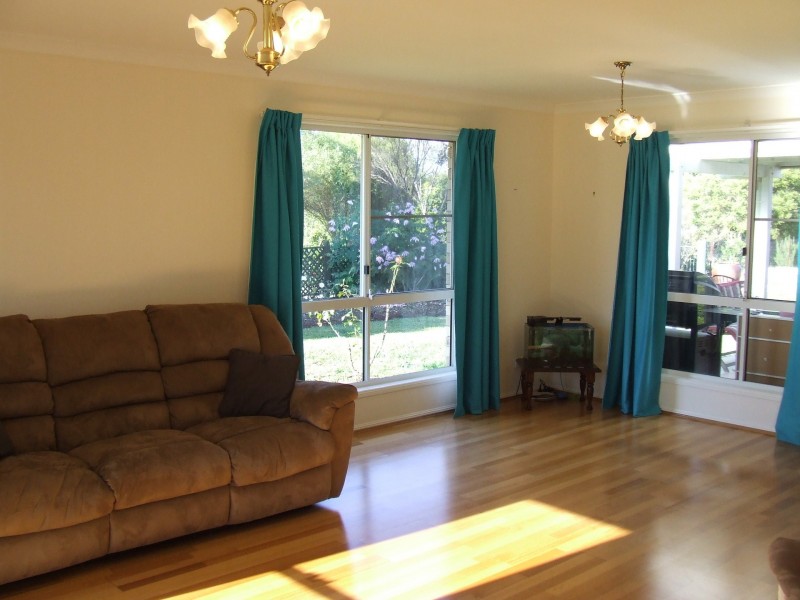 17 Lake Drive, Meringandan QLD 4352
