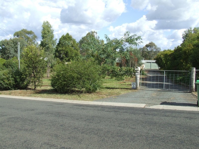 17 Lake Drive, Meringandan QLD 4352