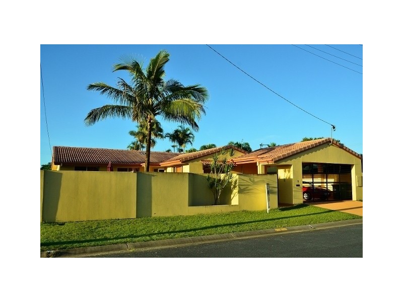 2 Monte Vista Court, Broadbeach Waters QLD 4218