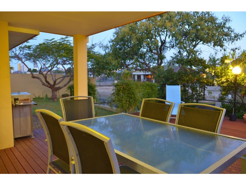 2 Monte Vista Court, Broadbeach Waters QLD 4218