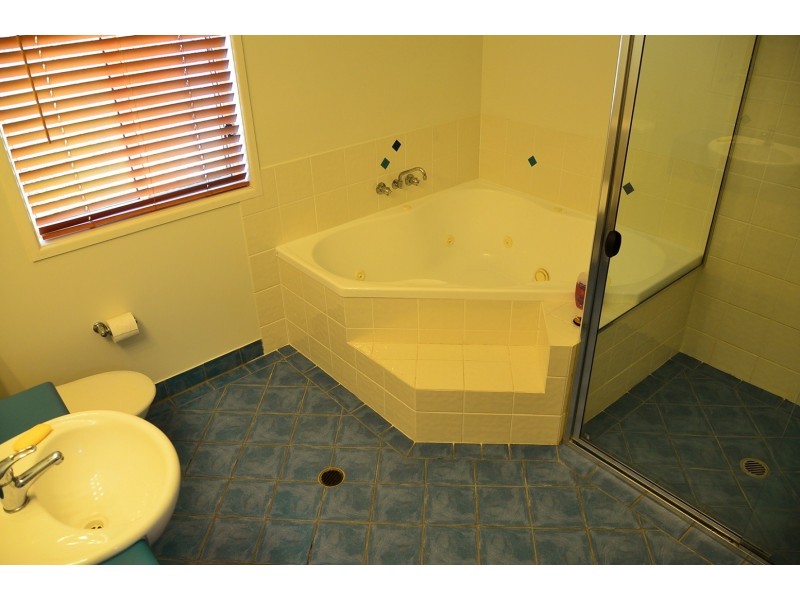 2 Monte Vista Court, Broadbeach Waters QLD 4218