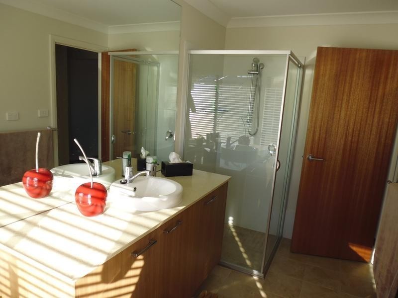 8 Lighthorse Parade, Glenbawn NSW 2337