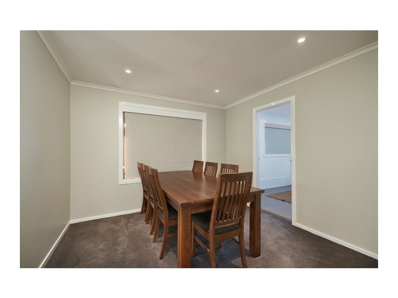 6 Lincoln Avenue, Tolland NSW 2650