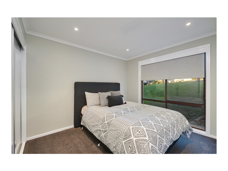 6 Lincoln Avenue, Tolland NSW 2650