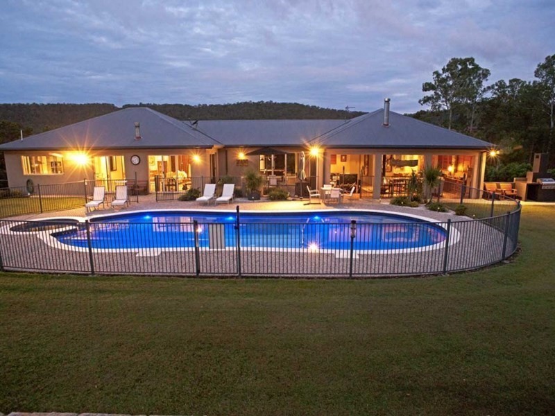 21 Howard Hughes Court, Maudsland QLD 4210