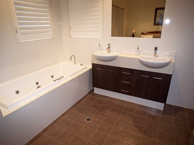 21 Howard Hughes Court, Maudsland QLD 4210
