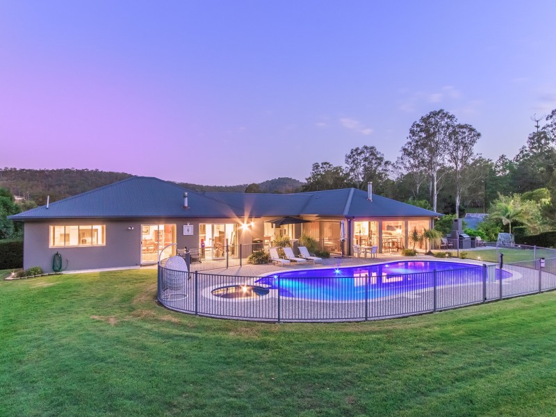 21 Howard Hughes Court, Maudsland QLD 4210