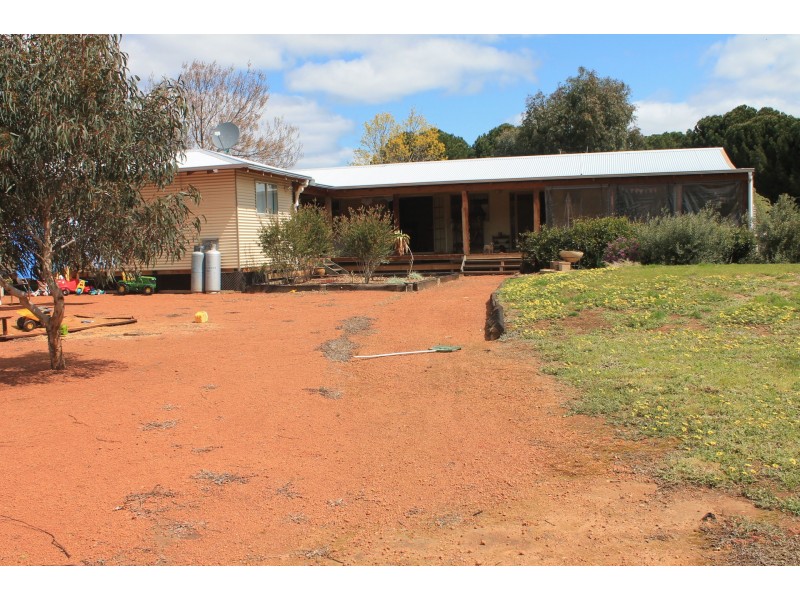 5897 Harvey Quindanning Road, Quindanning WA 6391