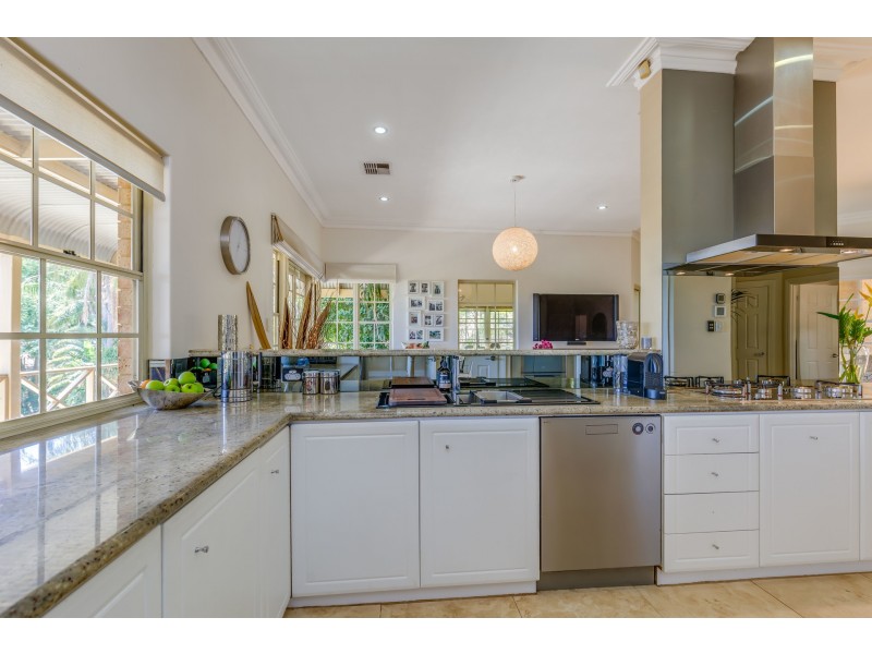 5 Teresa Court, Kelmscott WA 6111