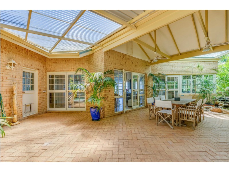 5 Teresa Court, Kelmscott WA 6111