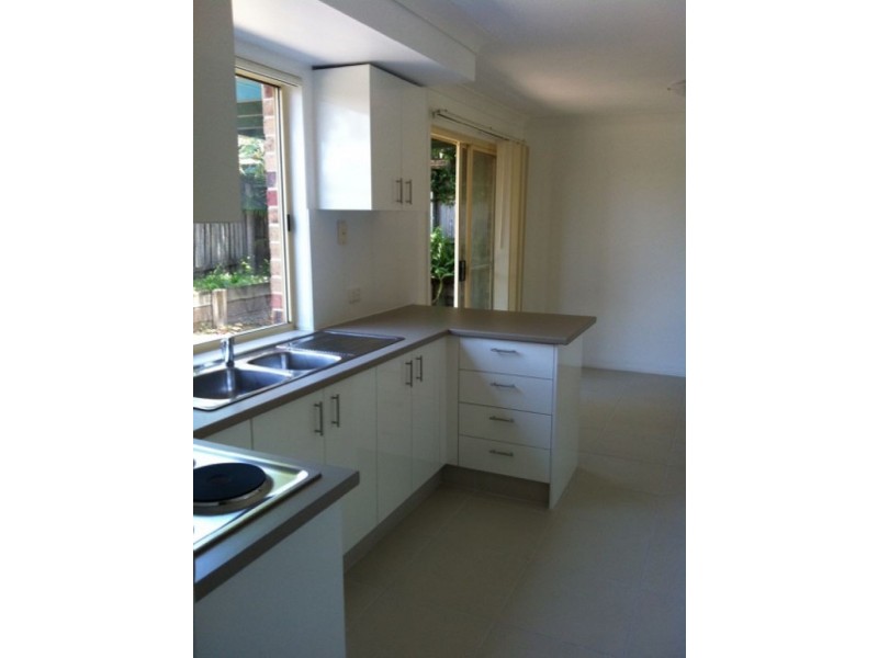 2/33 Government Rd, Labrador QLD 4215