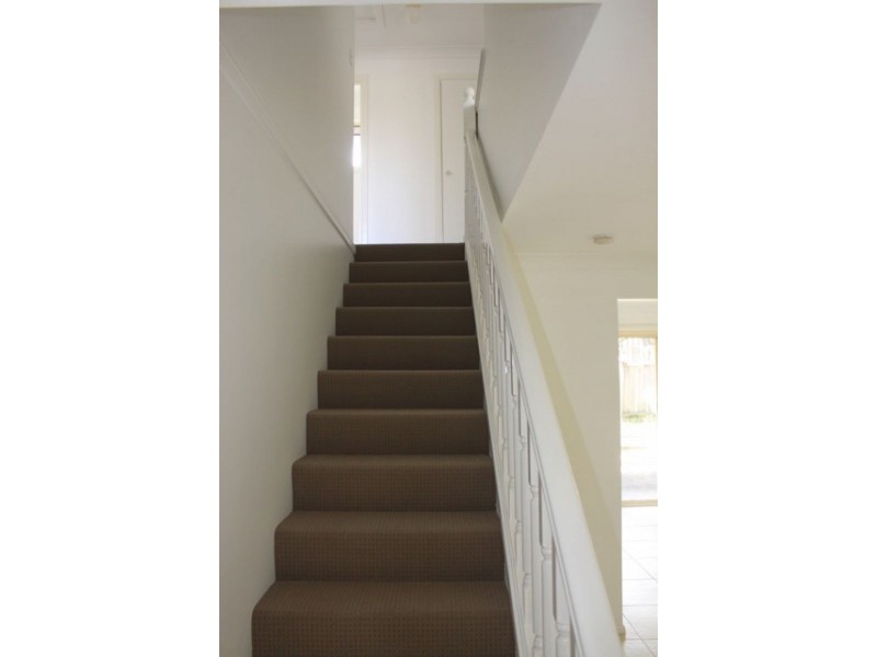 2/33 Government Rd, Labrador QLD 4215