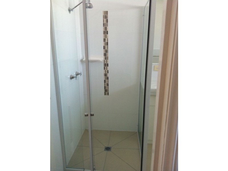 2/33 Government Rd, Labrador QLD 4215