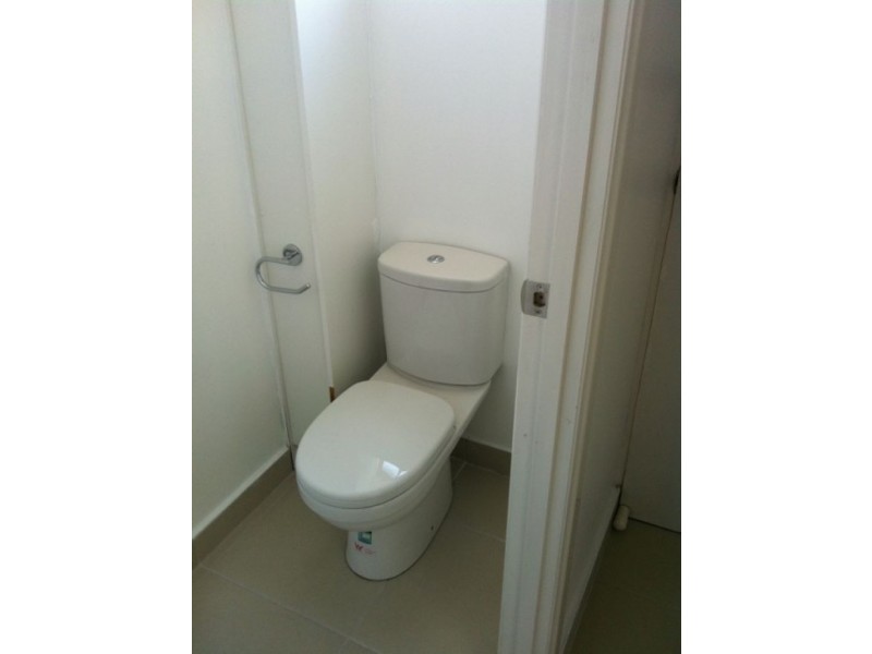 2/33 Government Rd, Labrador QLD 4215