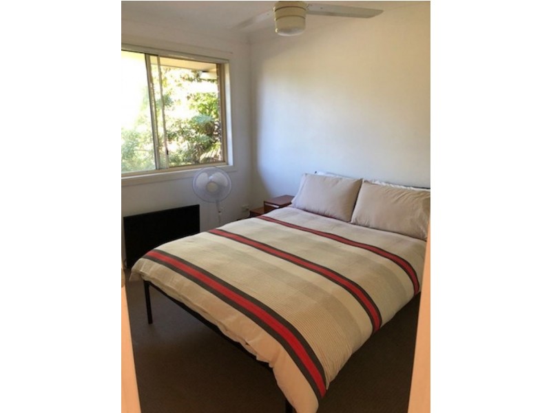 2/33 Government Rd, Labrador QLD 4215