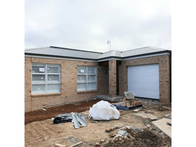 27 William Maker Dr, Orange NSW 2800
