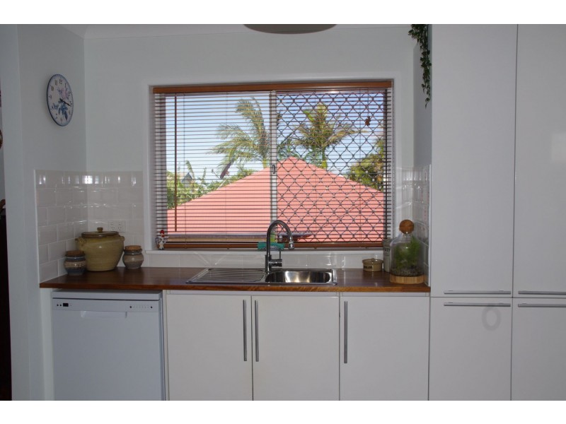 4a Adams Street, Scarborough QLD 4020