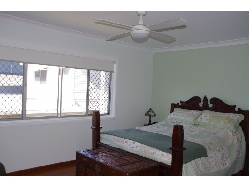 4a Adams Street, Scarborough QLD 4020