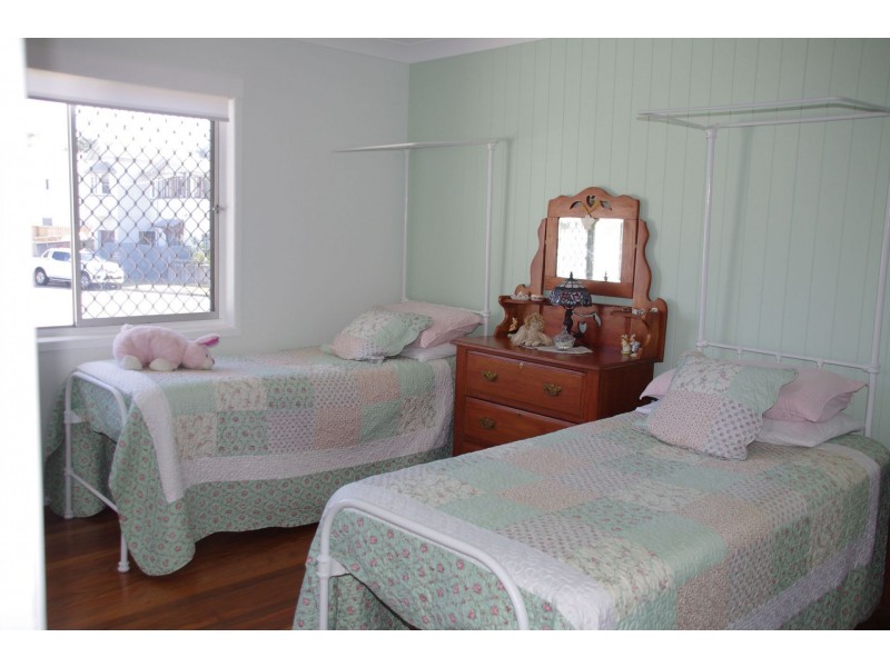 4a Adams Street, Scarborough QLD 4020