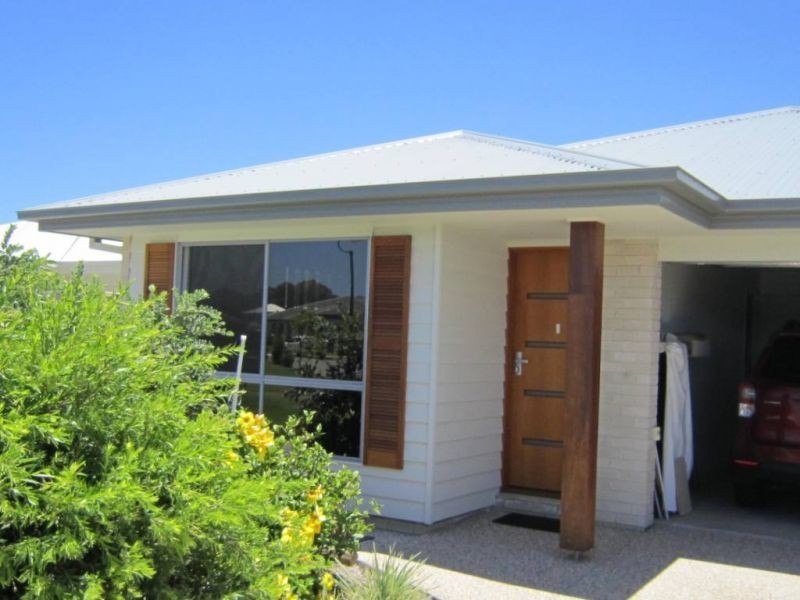 2/11 Woolgoolga court, Pottsville NSW 2489