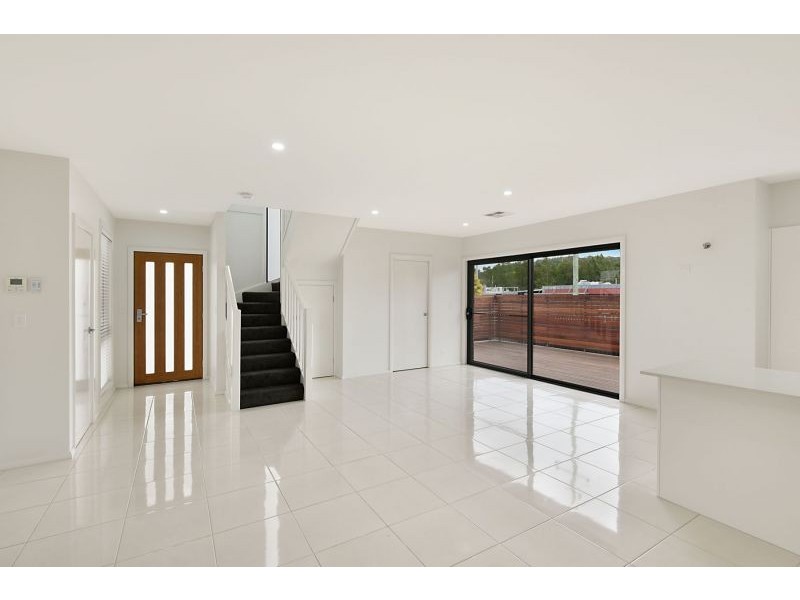 1/20 Charles Street, Warners Bay NSW 2282