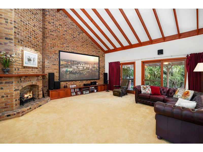 348 Gold Creek Road, Brookfield QLD 4069
