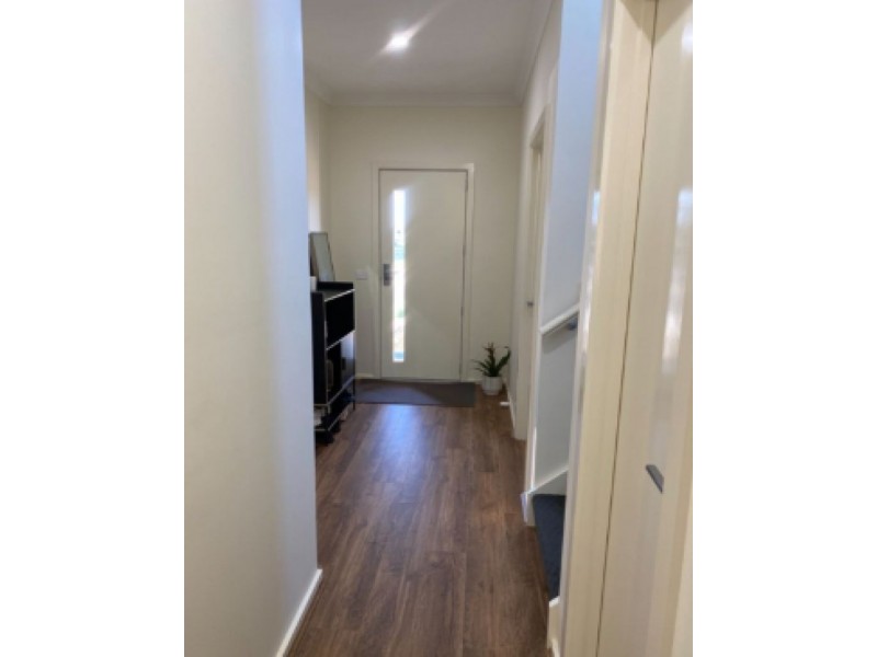 2 Tundra Esplanade, Werribee VIC 3030