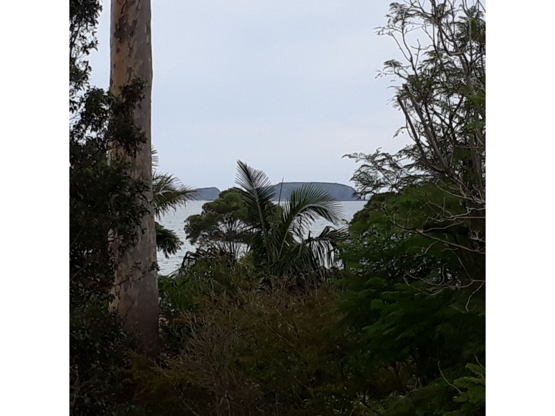 4 Hilltop Cres, Surf Beach NSW 2536