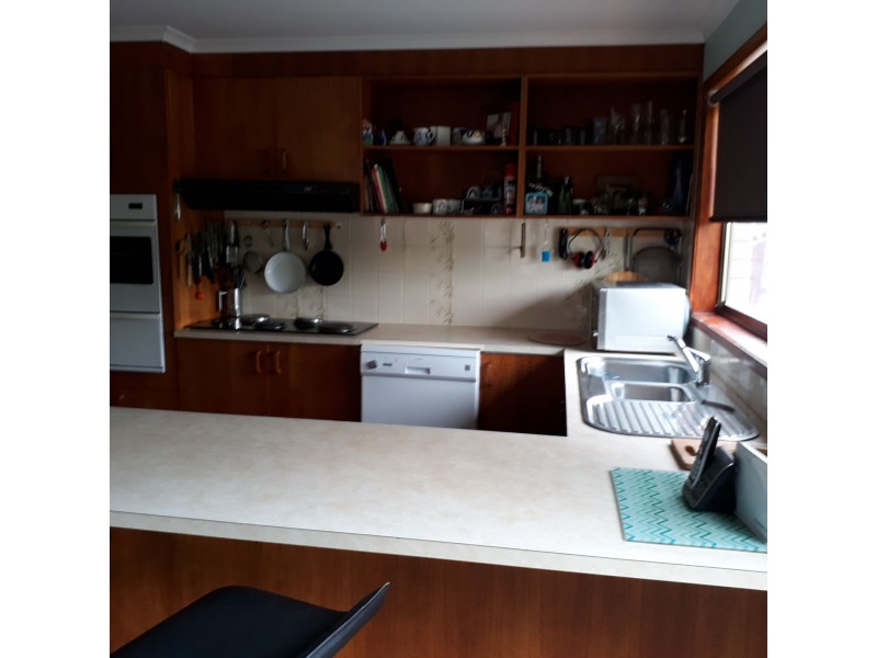 4 Hilltop Cres, Surf Beach NSW 2536