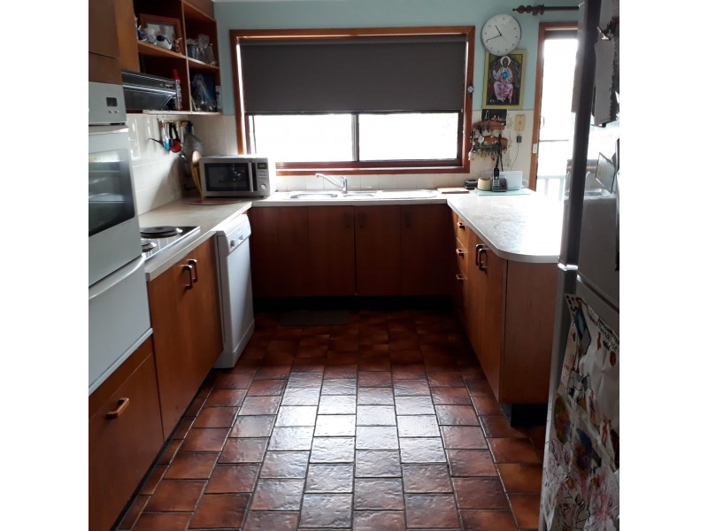 4 Hilltop Cres, Surf Beach NSW 2536