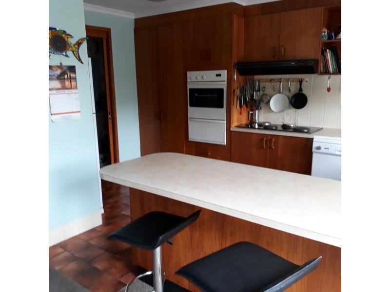 4 Hilltop Cres, Surf Beach NSW 2536