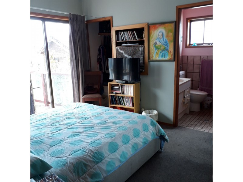 4 Hilltop Cres, Surf Beach NSW 2536