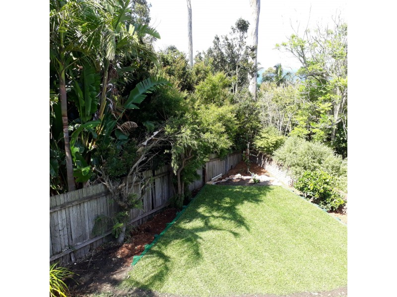 4 Hilltop Cres, Surf Beach NSW 2536