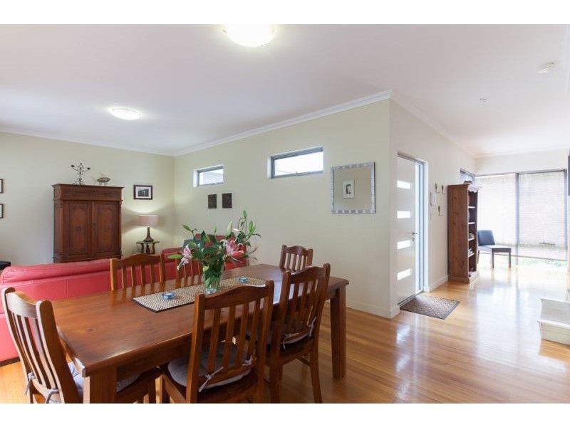 2/31 Harvest Rd, North Fremantle WA 6159