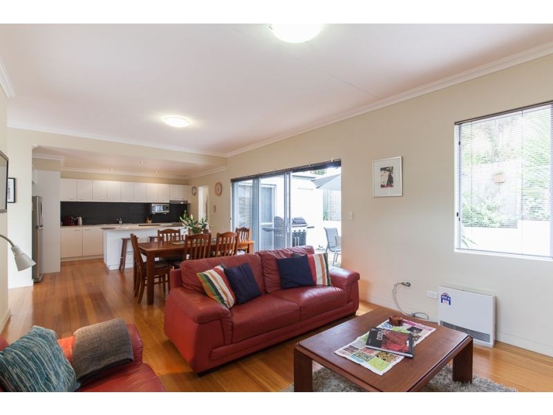2/31 Harvest Rd, North Fremantle WA 6159