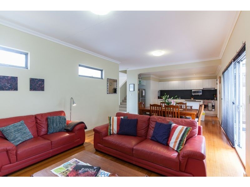 2/31 Harvest Rd, North Fremantle WA 6159