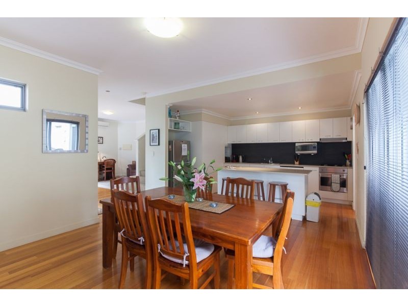 2/31 Harvest Rd, North Fremantle WA 6159