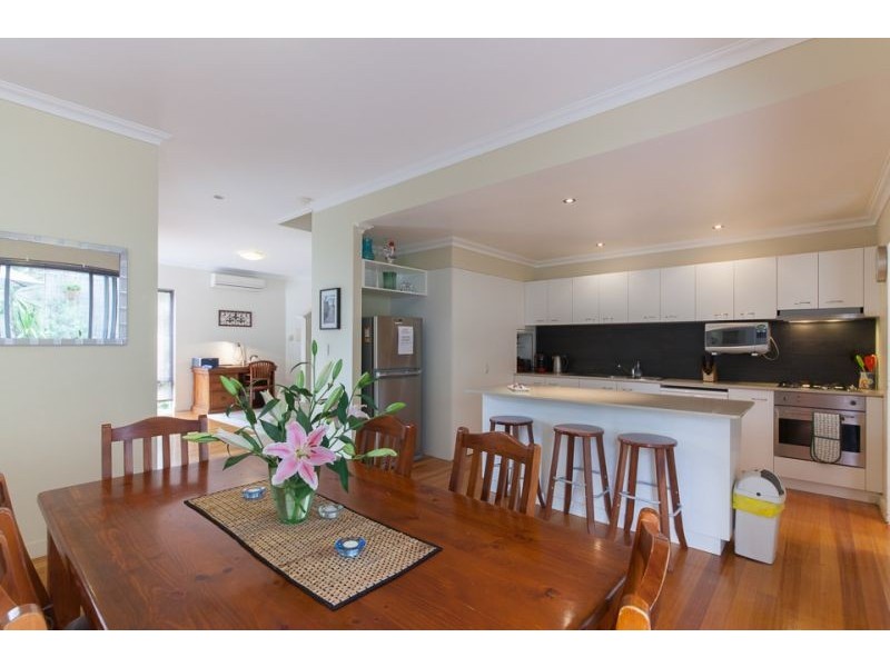 2/31 Harvest Rd, North Fremantle WA 6159