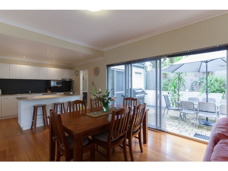 2/31 Harvest Rd, North Fremantle WA 6159