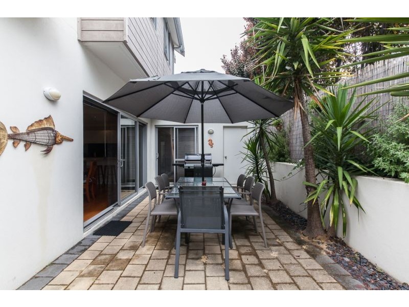 2/31 Harvest Rd, North Fremantle WA 6159