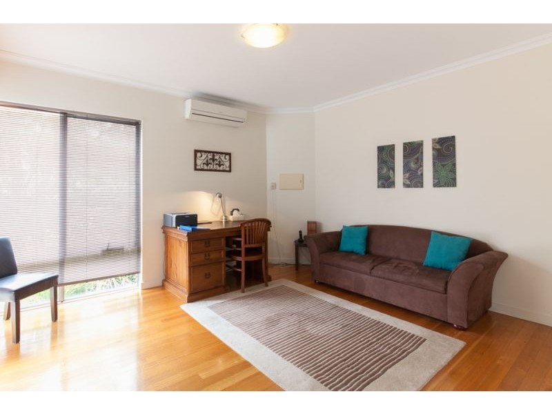 2/31 Harvest Rd, North Fremantle WA 6159