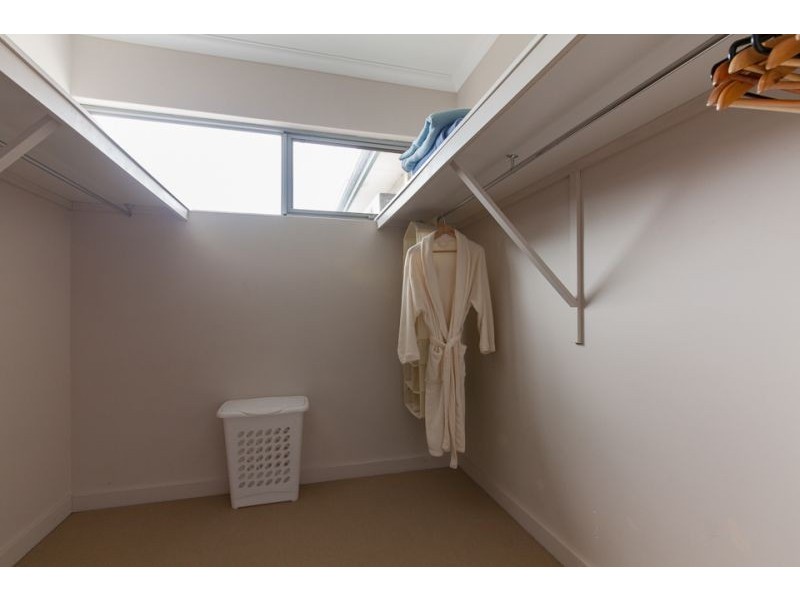 2/31 Harvest Rd, North Fremantle WA 6159