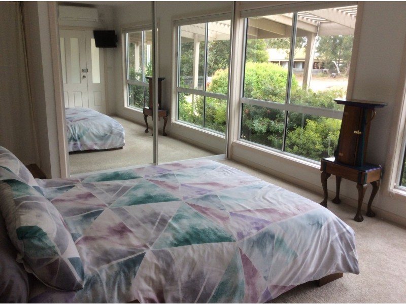 28 First Parade, Raymond Island VIC 3880