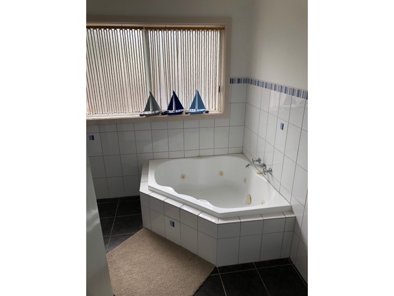 28 First Parade, Raymond Island VIC 3880