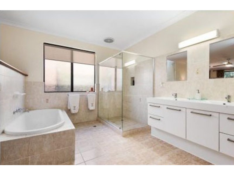 1 Seaforth Loop, Kallaroo WA 6025