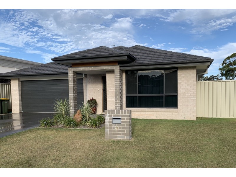 27 Sunshine Circuit, Emerald Beach NSW 2456