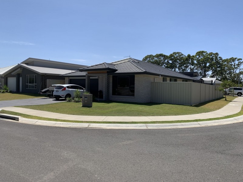 27 Sunshine Circuit, Emerald Beach NSW 2456