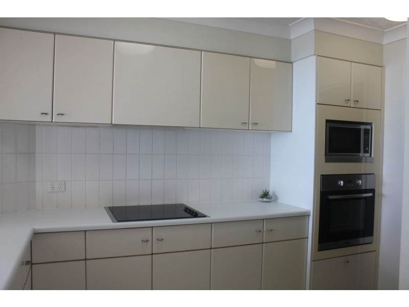 34/3 Cunningham Av, Main Beach QLD 4217